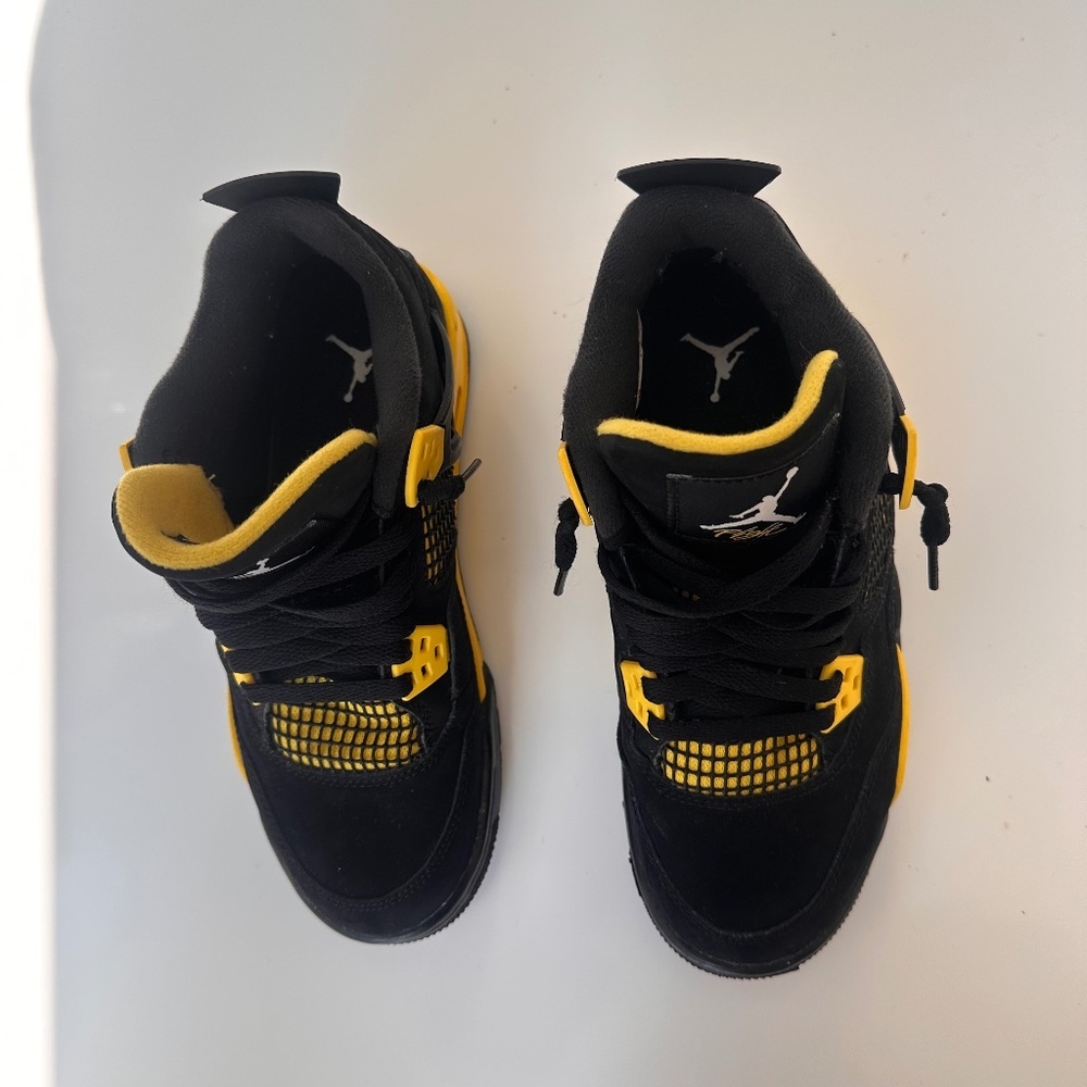 Air Jordan 4 Retro Thunder GS - Picture 3 of 9